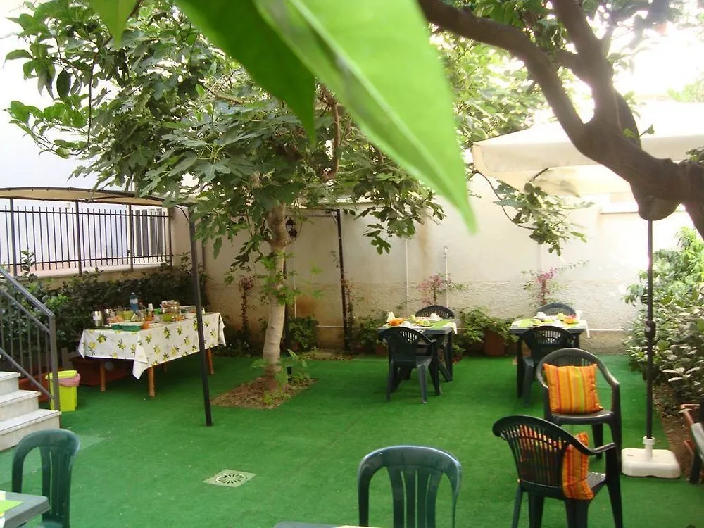 Retro Rooms Cefalu Guest house
